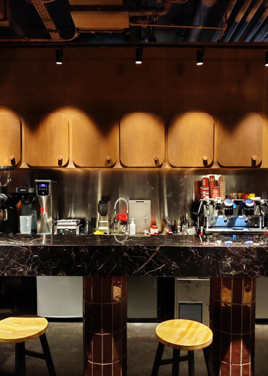 Столы и столешницы из керамогранита на заказ